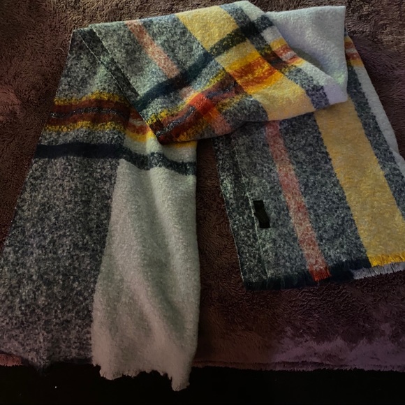 Steve Madden Blanket Scarf NWOT - Picture 2 of 3
